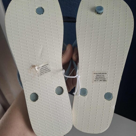 Envision Studio Flip-Flops - Picture 2 of 2